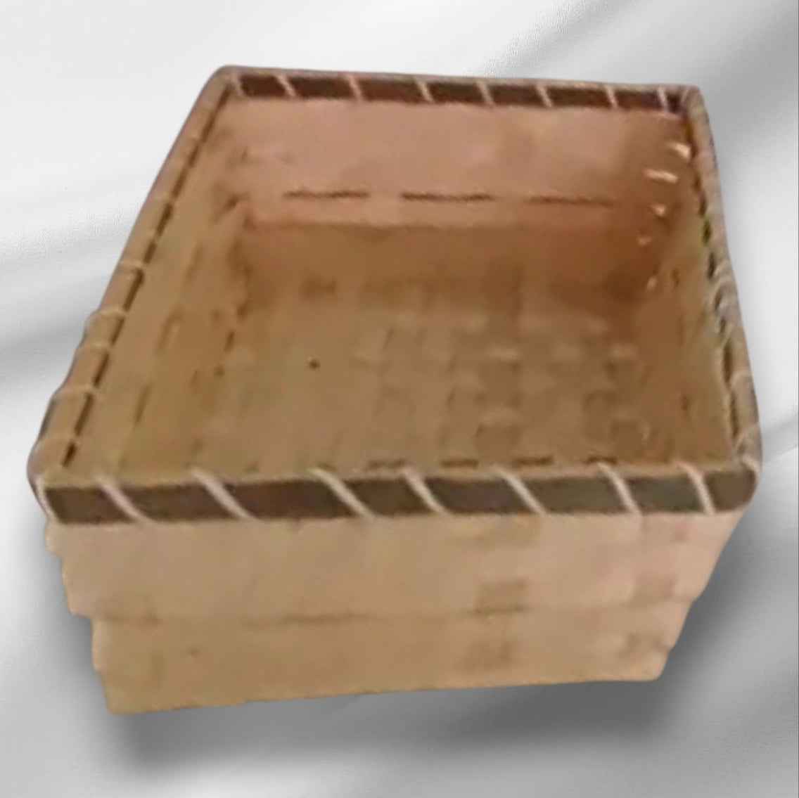 Handgeweven geschenkmanden