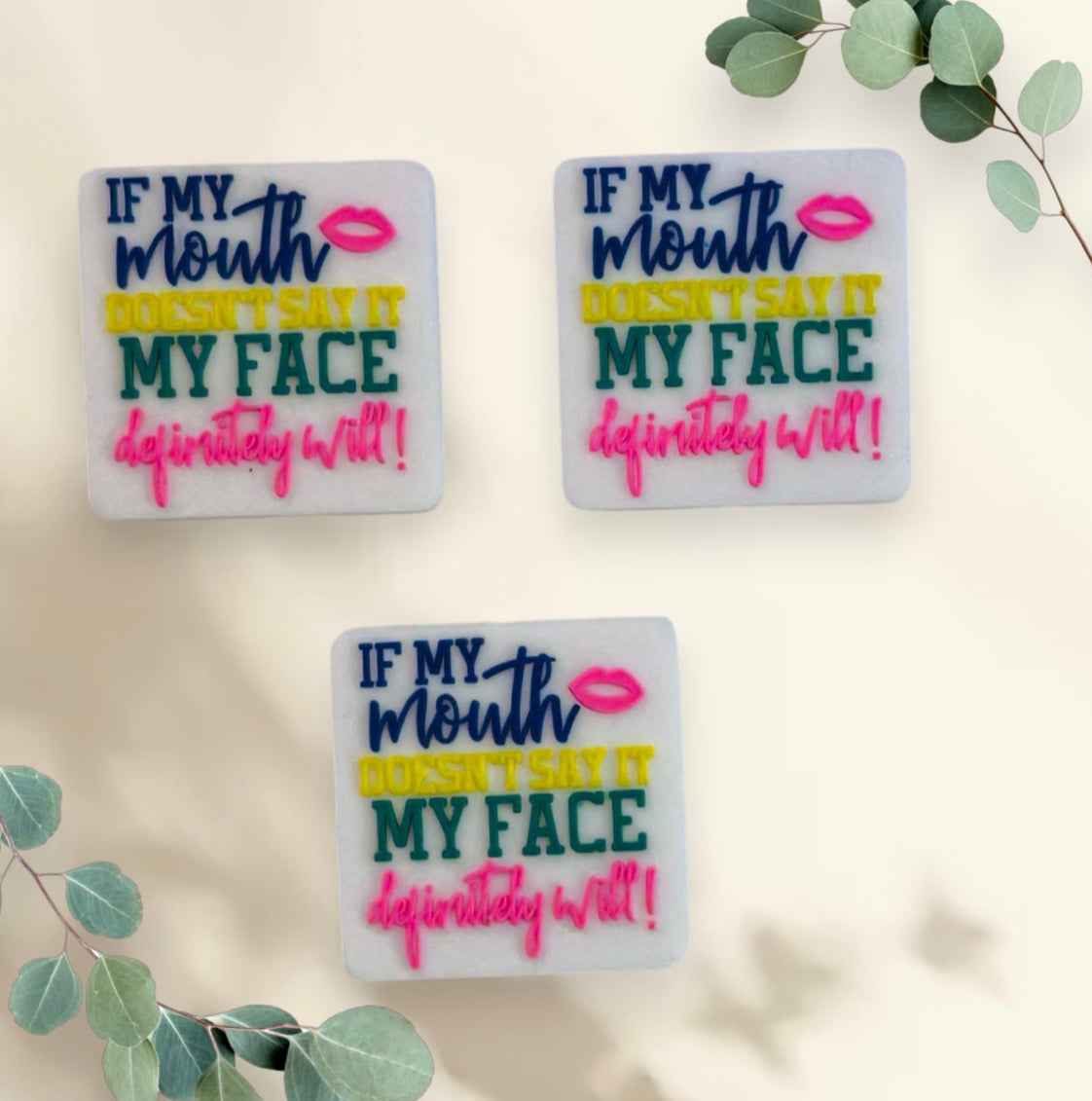 Siliconen focal kraal - "If my mouth doesn't say it, my face definitely will!" (3 cm) per stuk