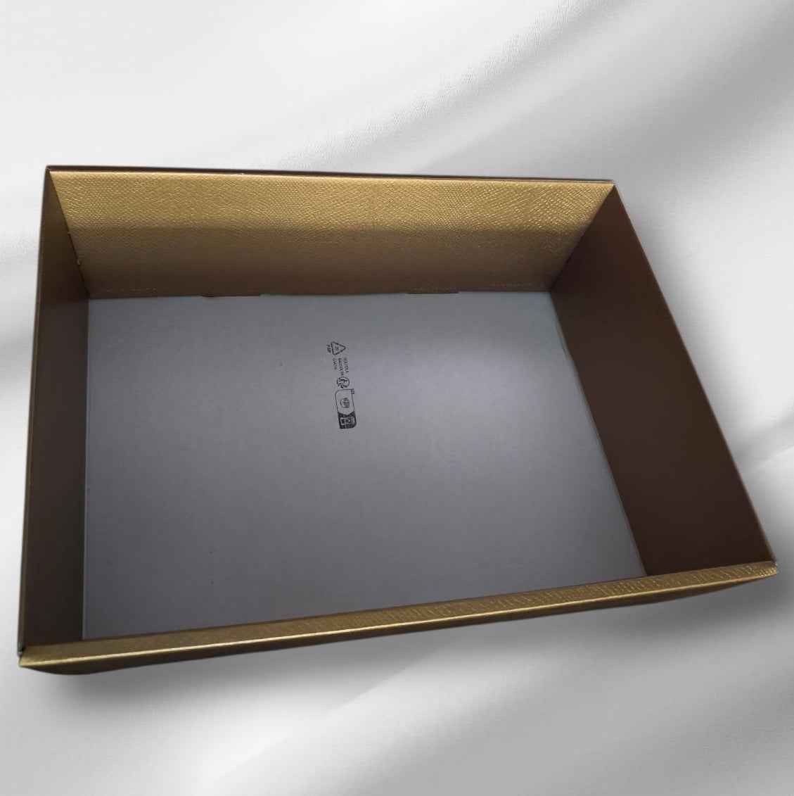 Geschenkmand karton goud