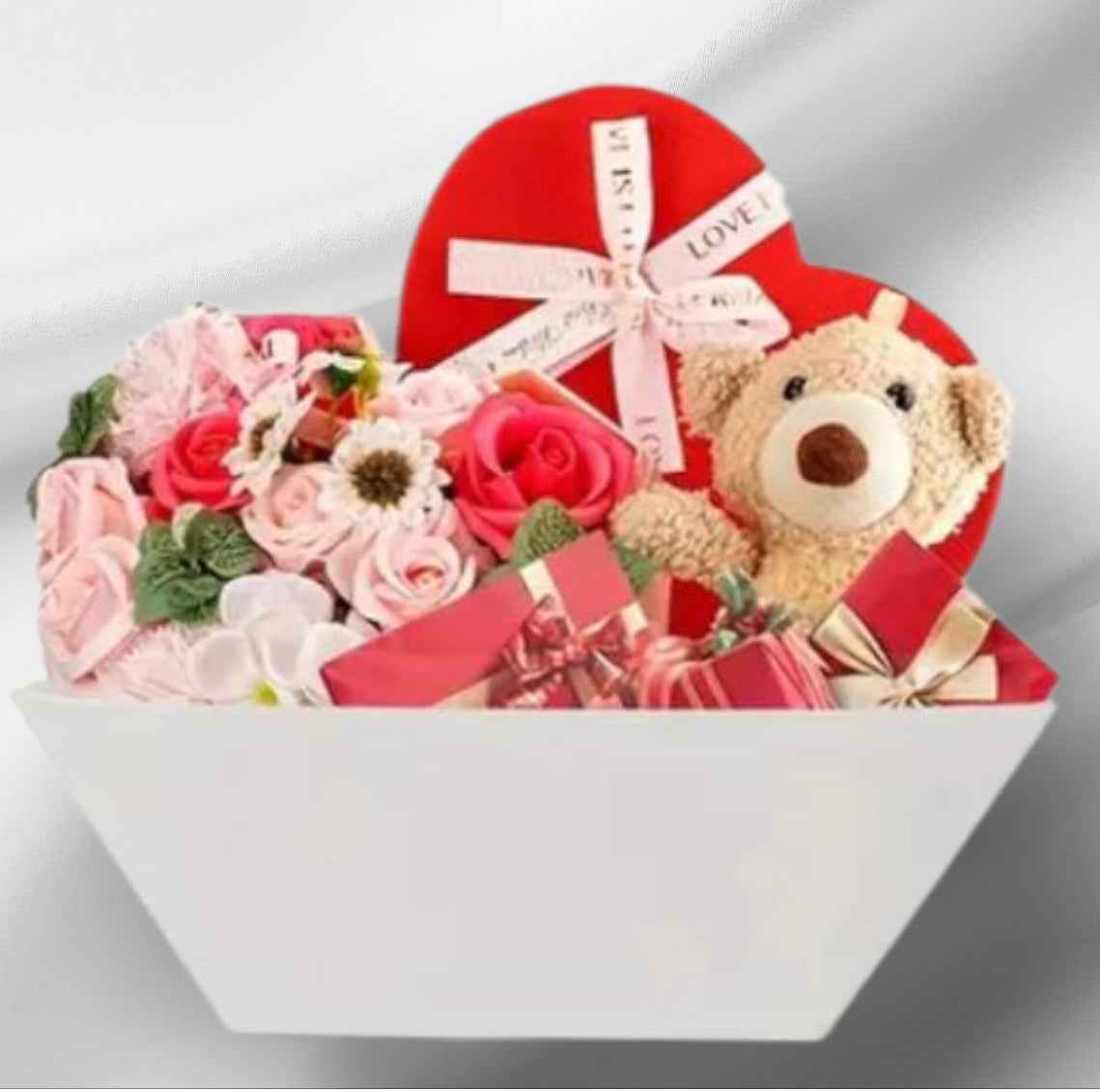 Stevige witte kartonnen geschenkmand