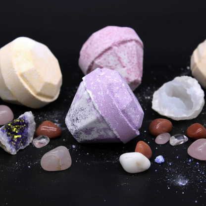 Bath bomb with gemstone