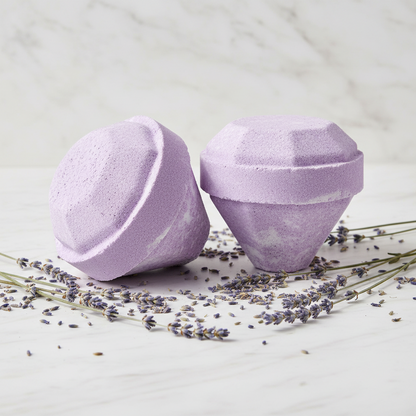 Bath bomb with gemstone