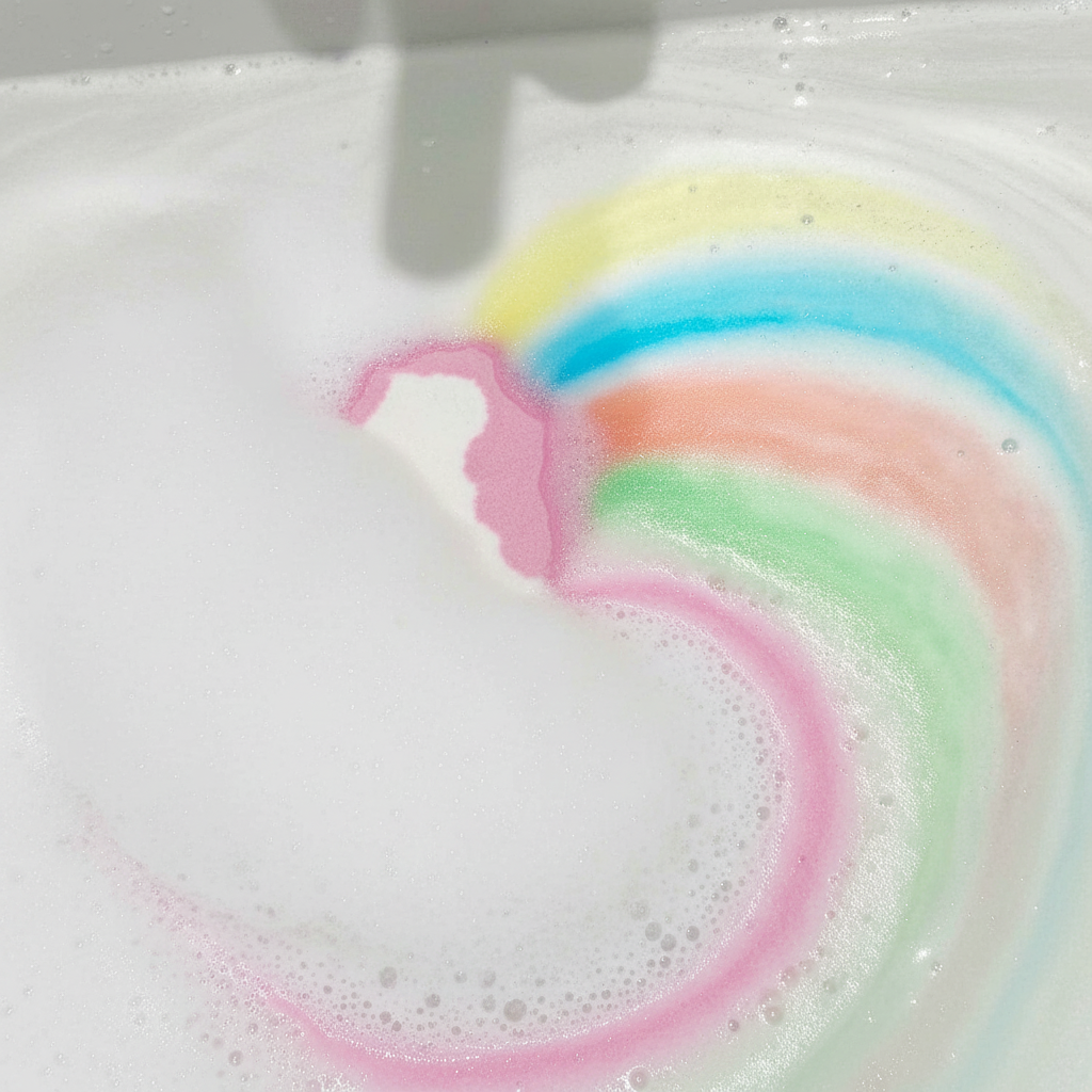 Badbom Eenhoorn Aardbeiengeur met Regenboogeffect - 150 gr