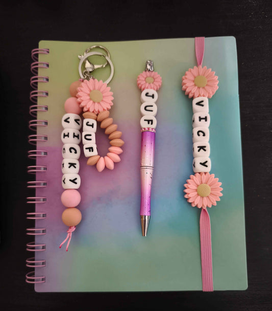 Gepersonaliseerd notitieboekje met siliconen kralen - pen en sleutelhanger